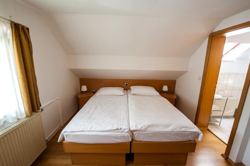 Guesthouse Veranda มอยสตรานา ภายนอก รูปภาพ